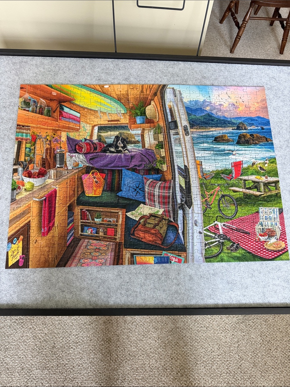 Ravensburger Colorful Camper and Coastal Picnic 500-Piece Puzzle - Picture 2 of 3